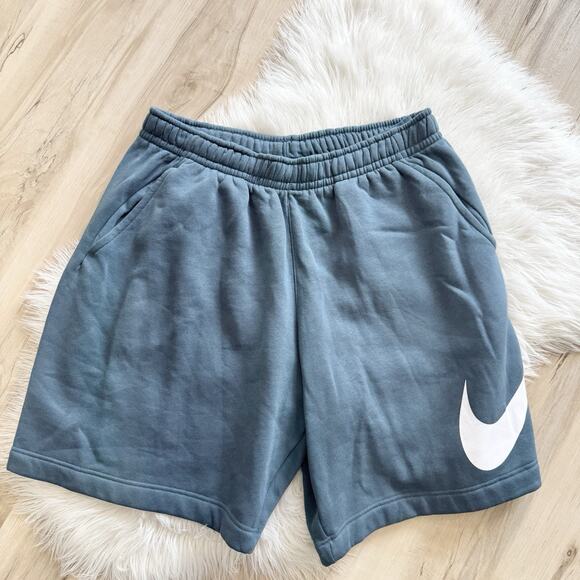Nike Men's Sportswear Club Graphic Shorts Large AS - Picture 1 of 3